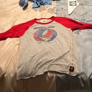 In perfect condition Trunk Grateful Dead shirt.
